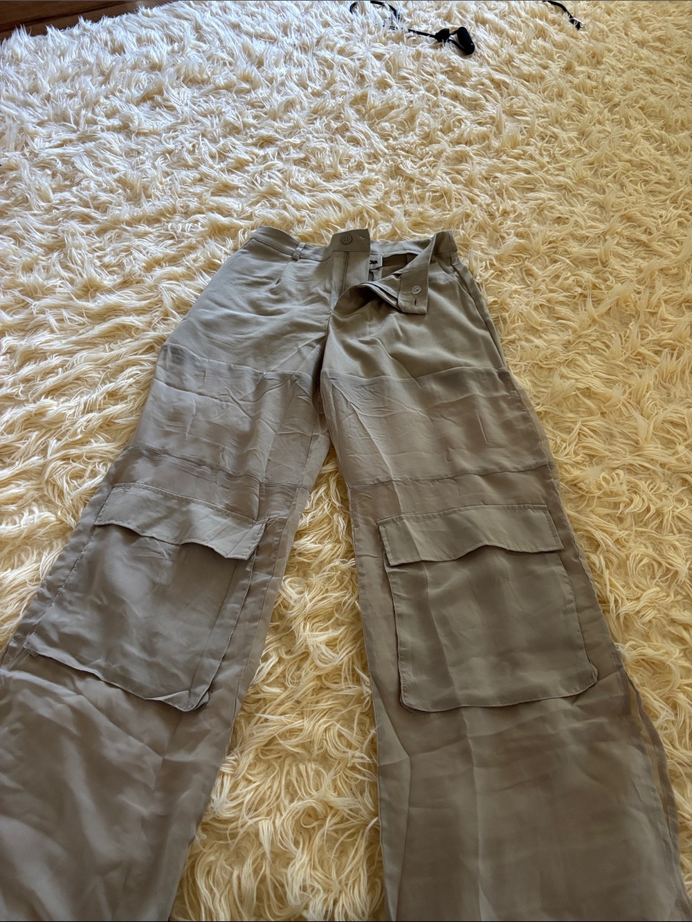 Women’s Wide-Leg Cargo Pants in Olive